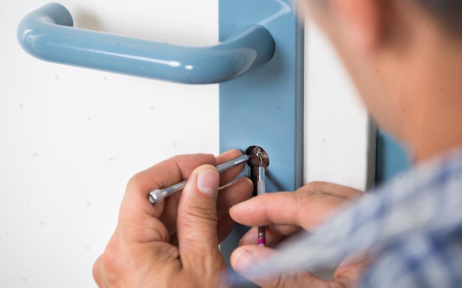 combien coute un serrurier pour ouvrir une porte Chelles